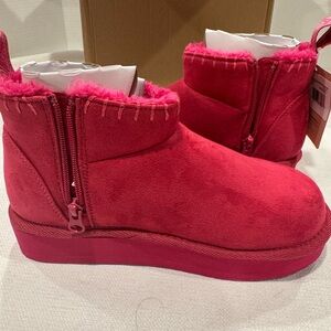 NEW Muk Luks Augie Cozy Women's Bootie Boots, Fuschia, Size 7